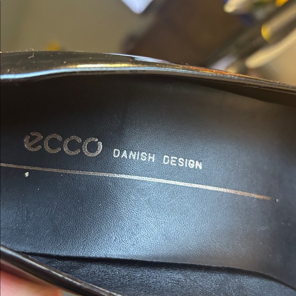 Ecco Danish Design Shiny Black Heels - Picture 2 of 10